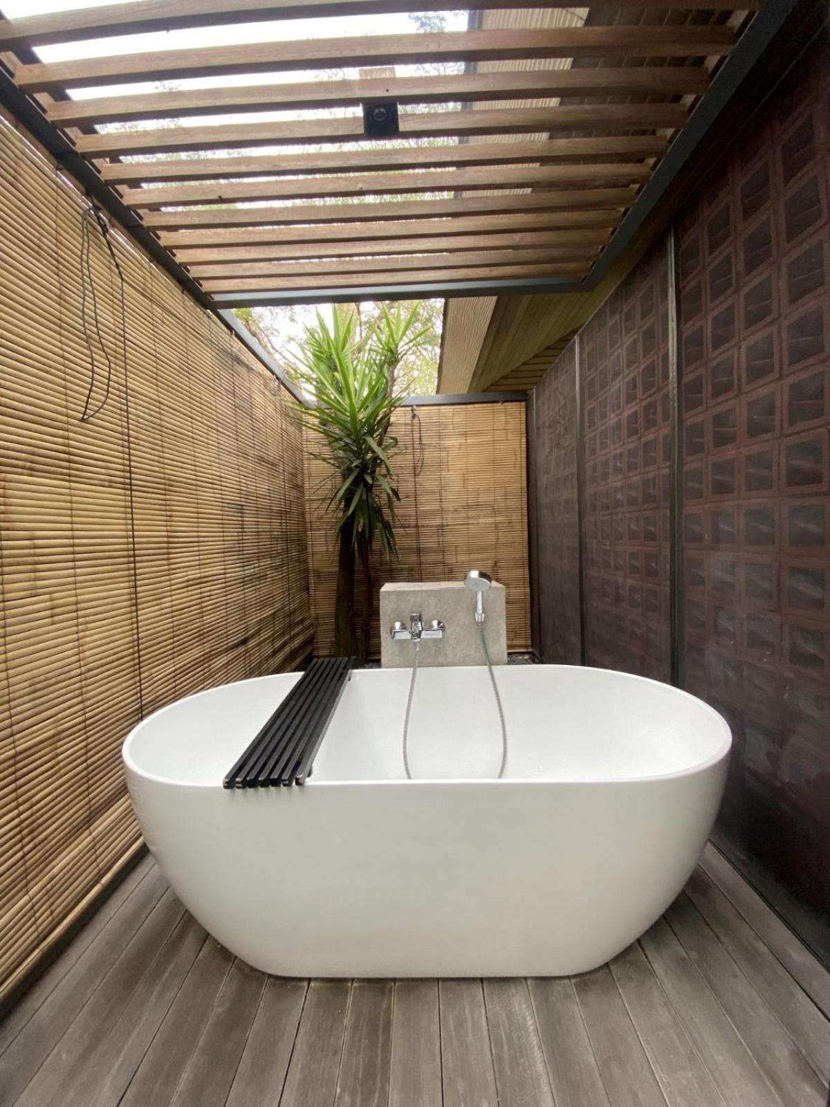 Djoglo Luxury Bungalow Wendit المظهر الخارجي الصورة